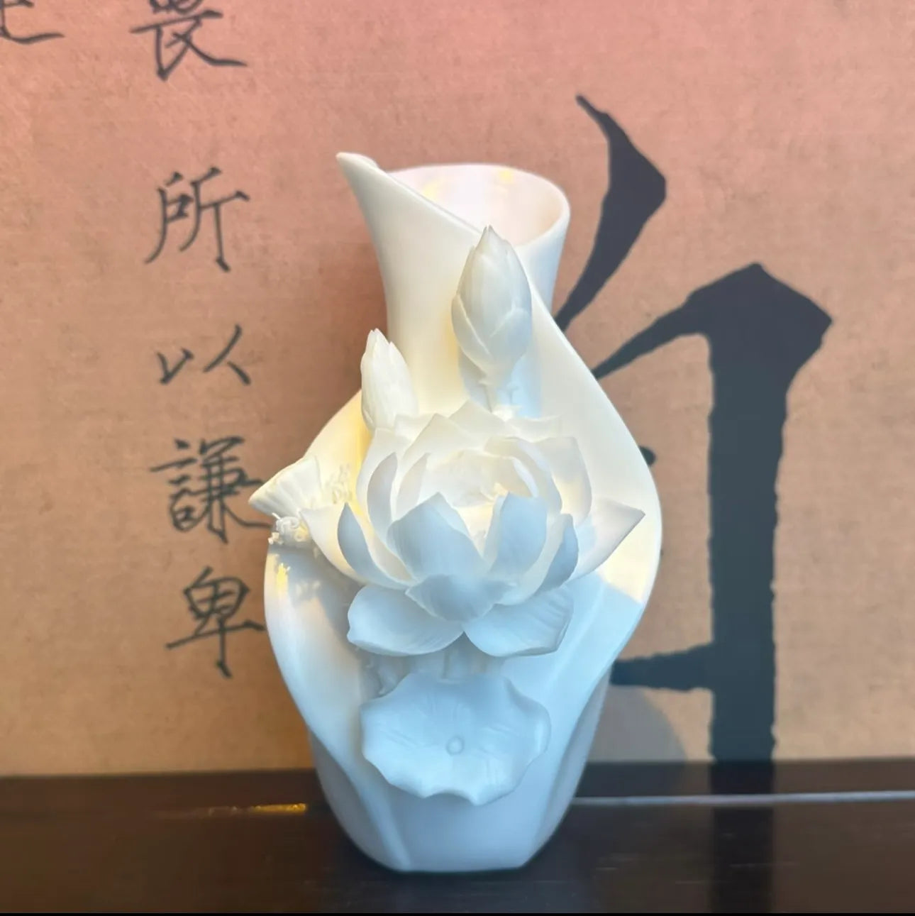 Artistic Ceramic Flower Vase – Minimalist Handmade Home Decoration