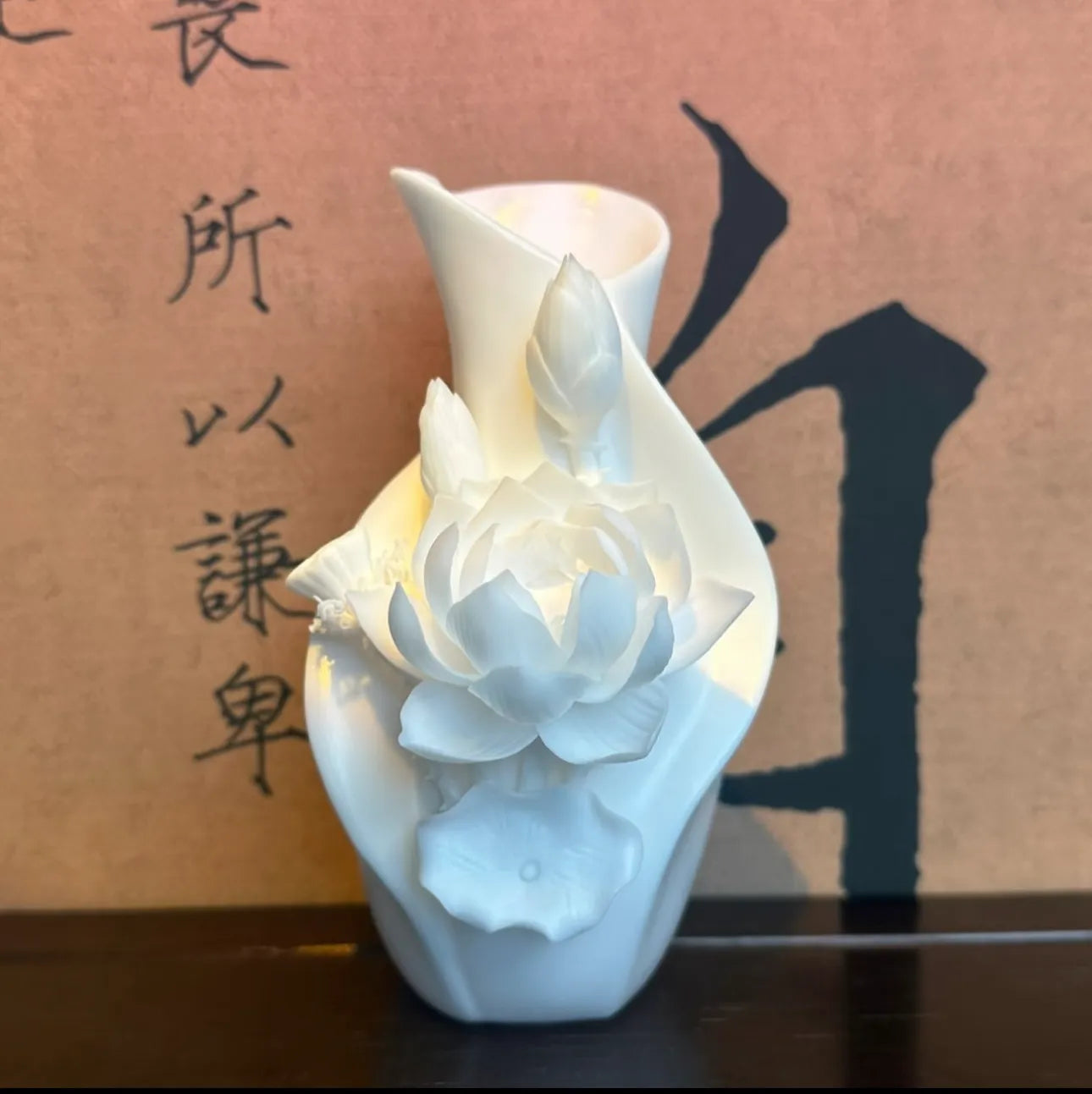 Artistic Ceramic Flower Vase – Minimalist Handmade Home Decoration