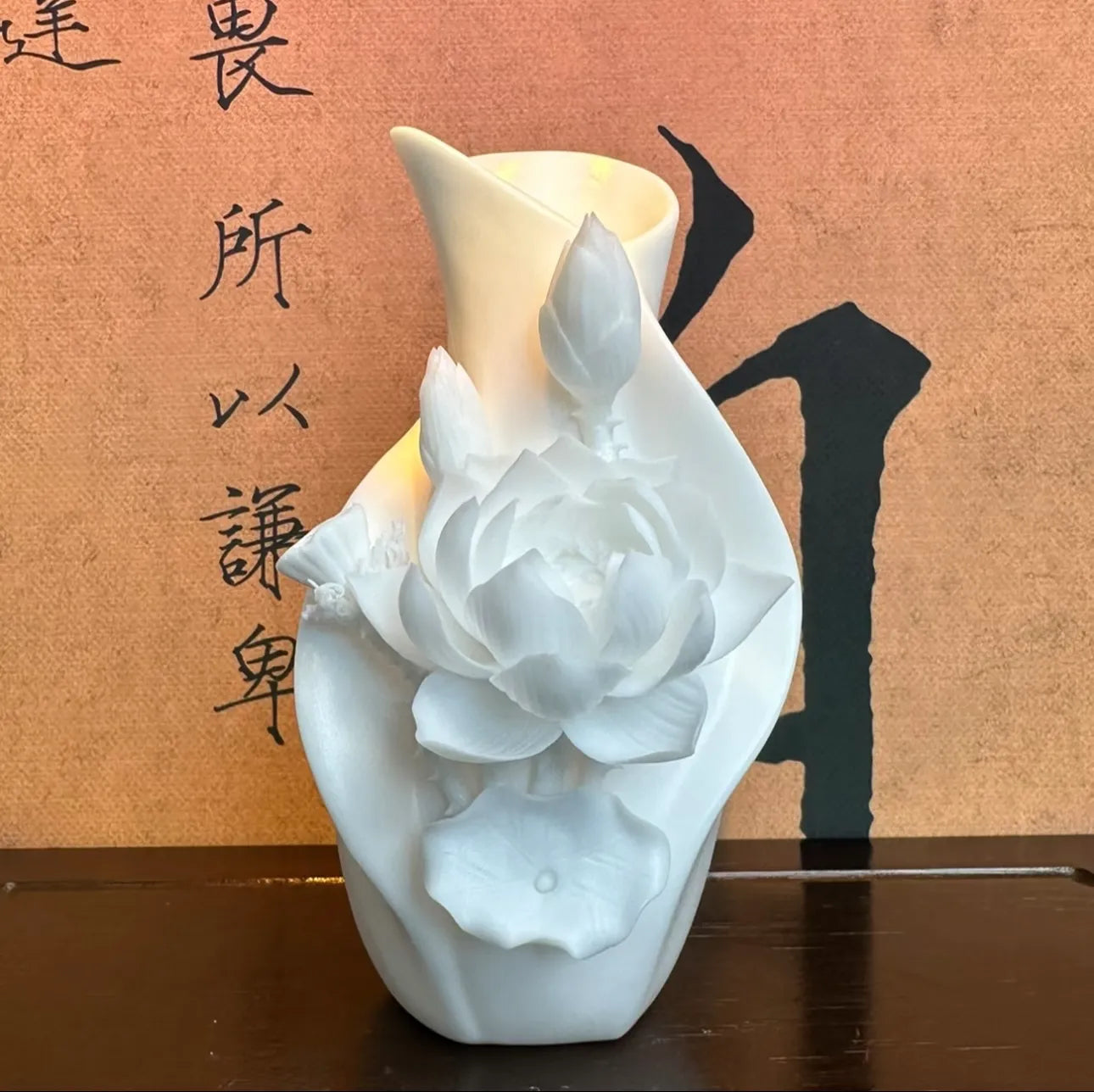 Artistic Ceramic Flower Vase – Minimalist Handmade Home Decoration