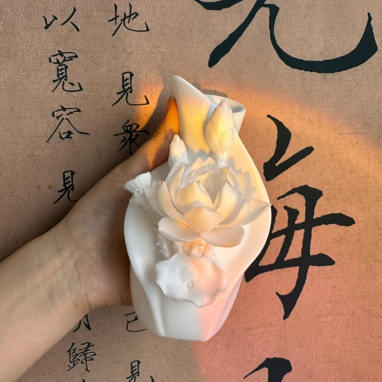 Artistic Ceramic Flower Vase – Minimalist Handmade Home Decoration