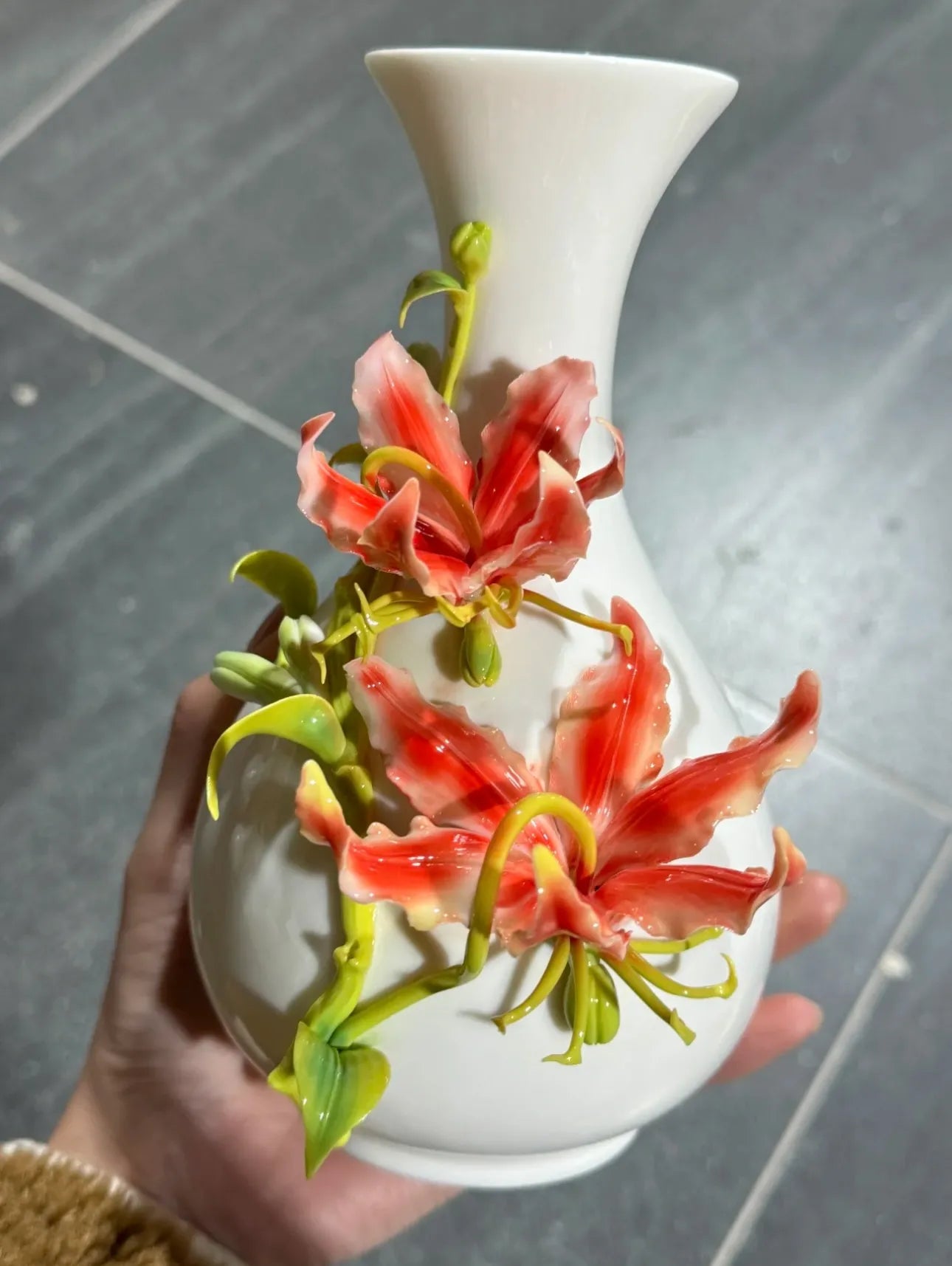 Luxury Ceramic Vase – Handcrafted Pottery Centerpiece for Living Room
