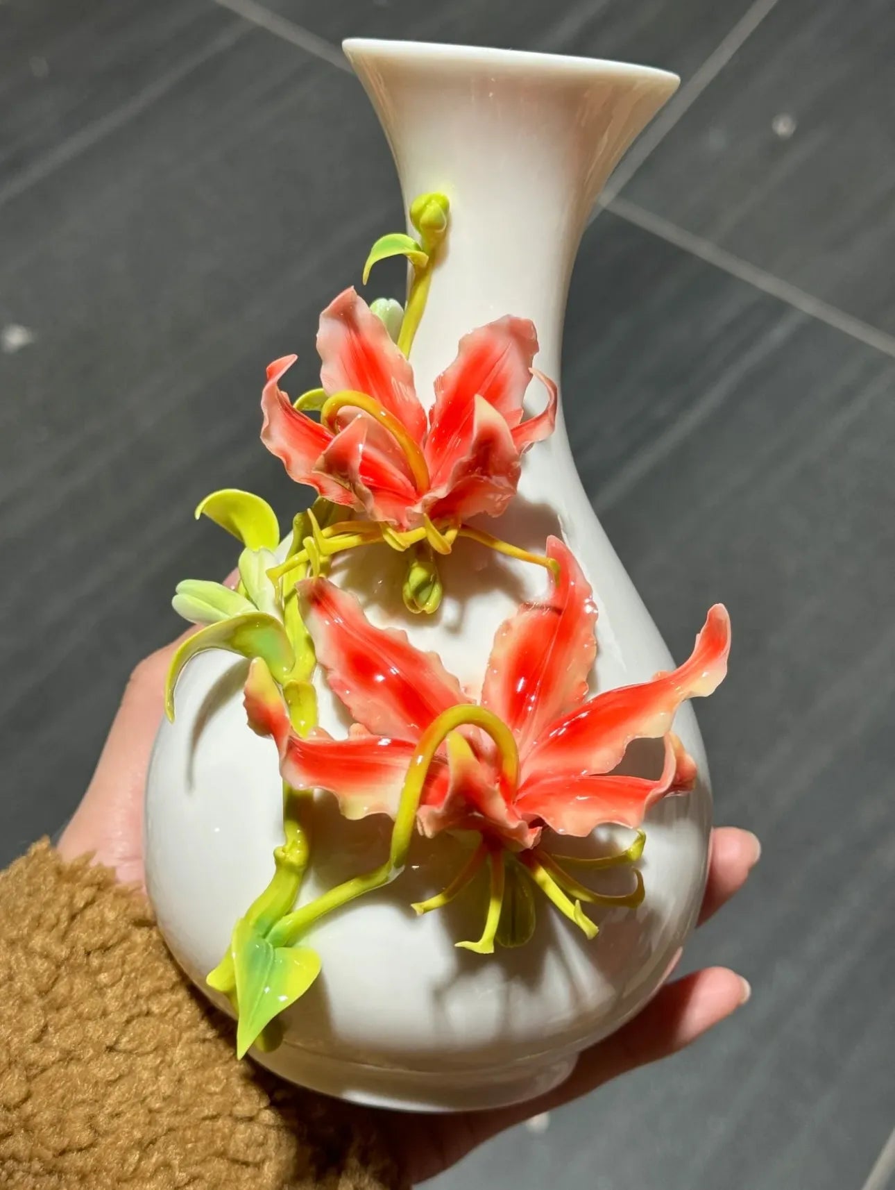 Luxury Ceramic Vase – Handcrafted Pottery Centerpiece for Living Room