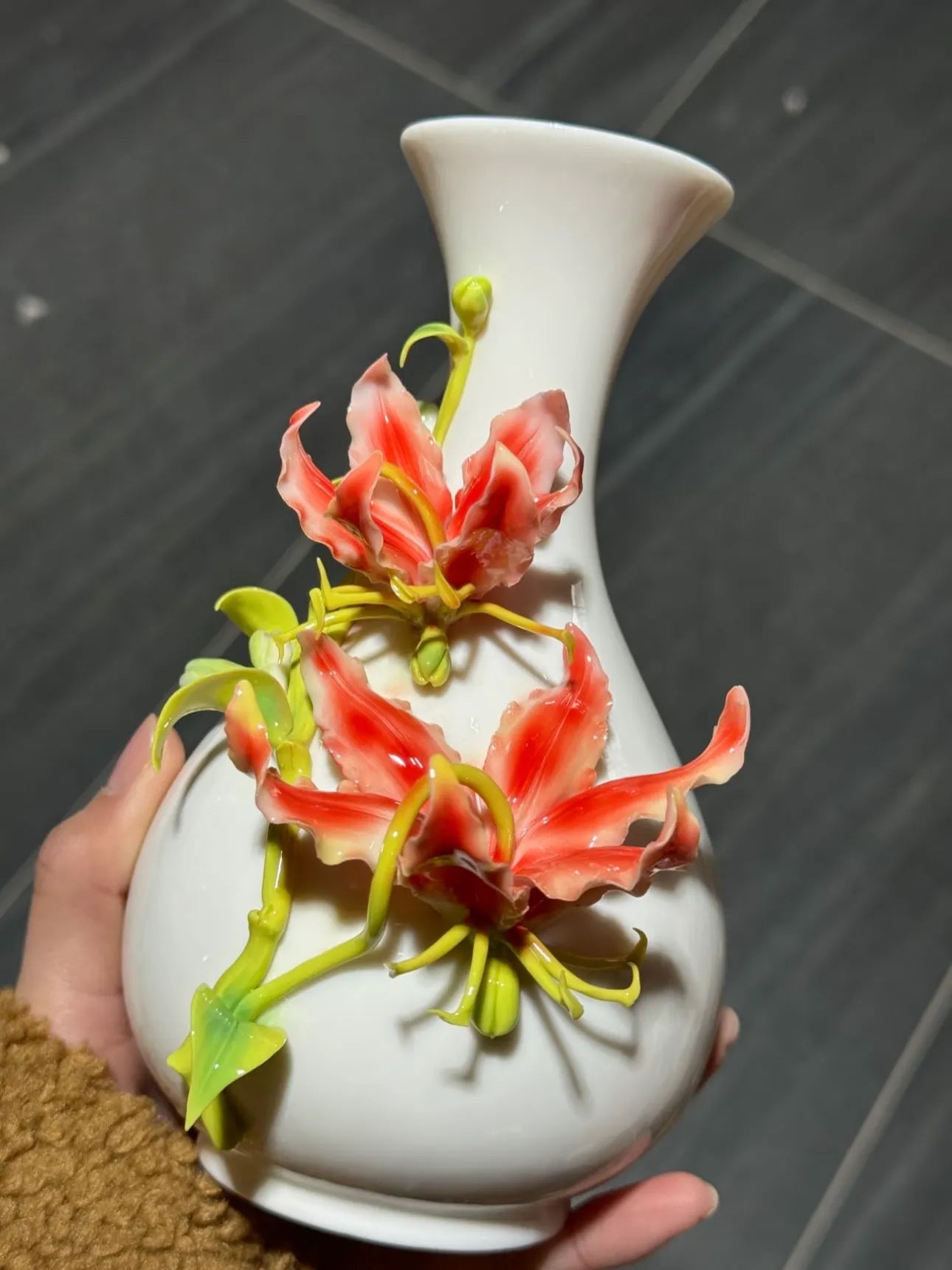 Luxury Ceramic Vase – Handcrafted Pottery Centerpiece for Living Room