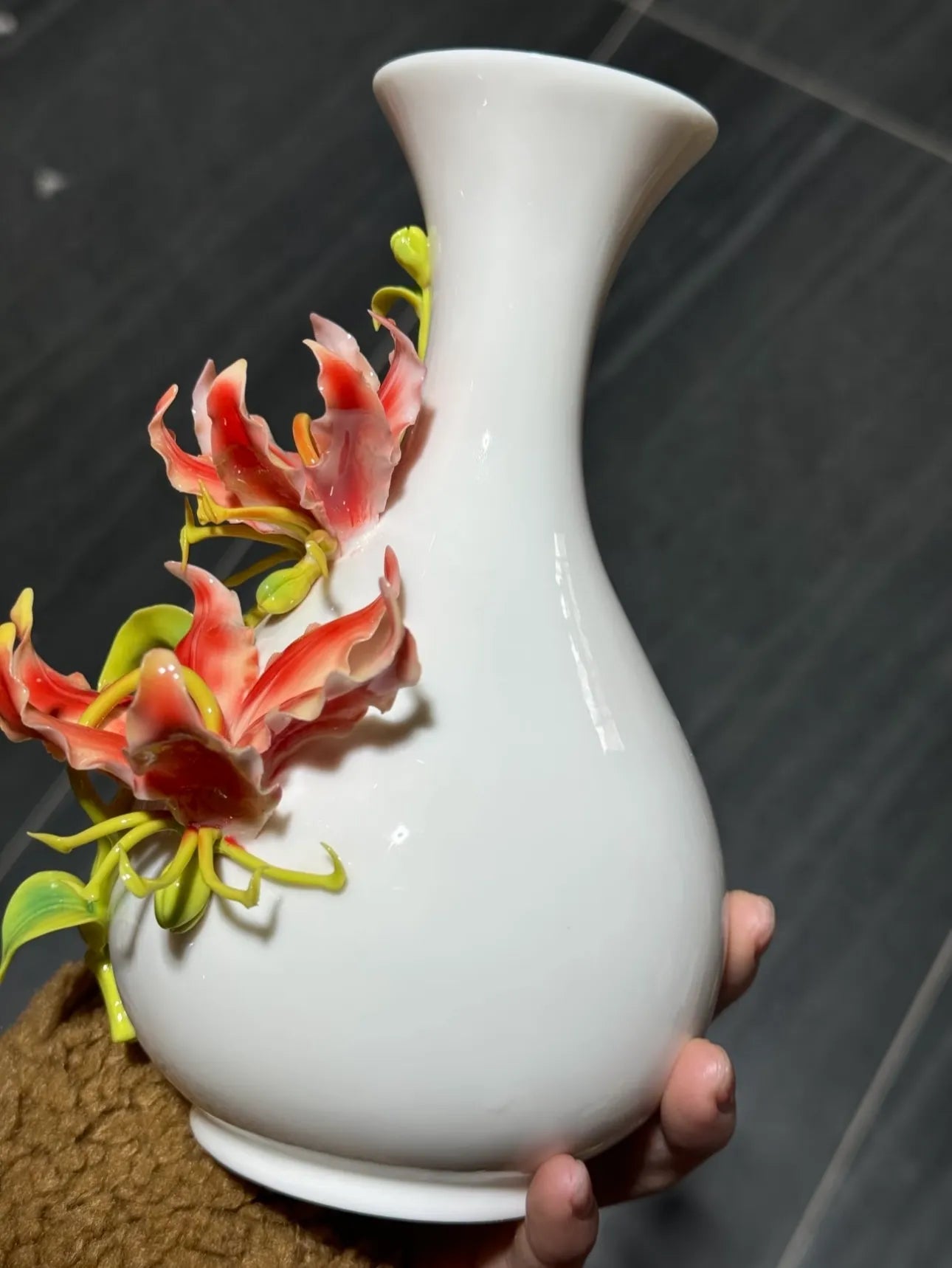 Luxury Ceramic Vase – Handcrafted Pottery Centerpiece for Living Room