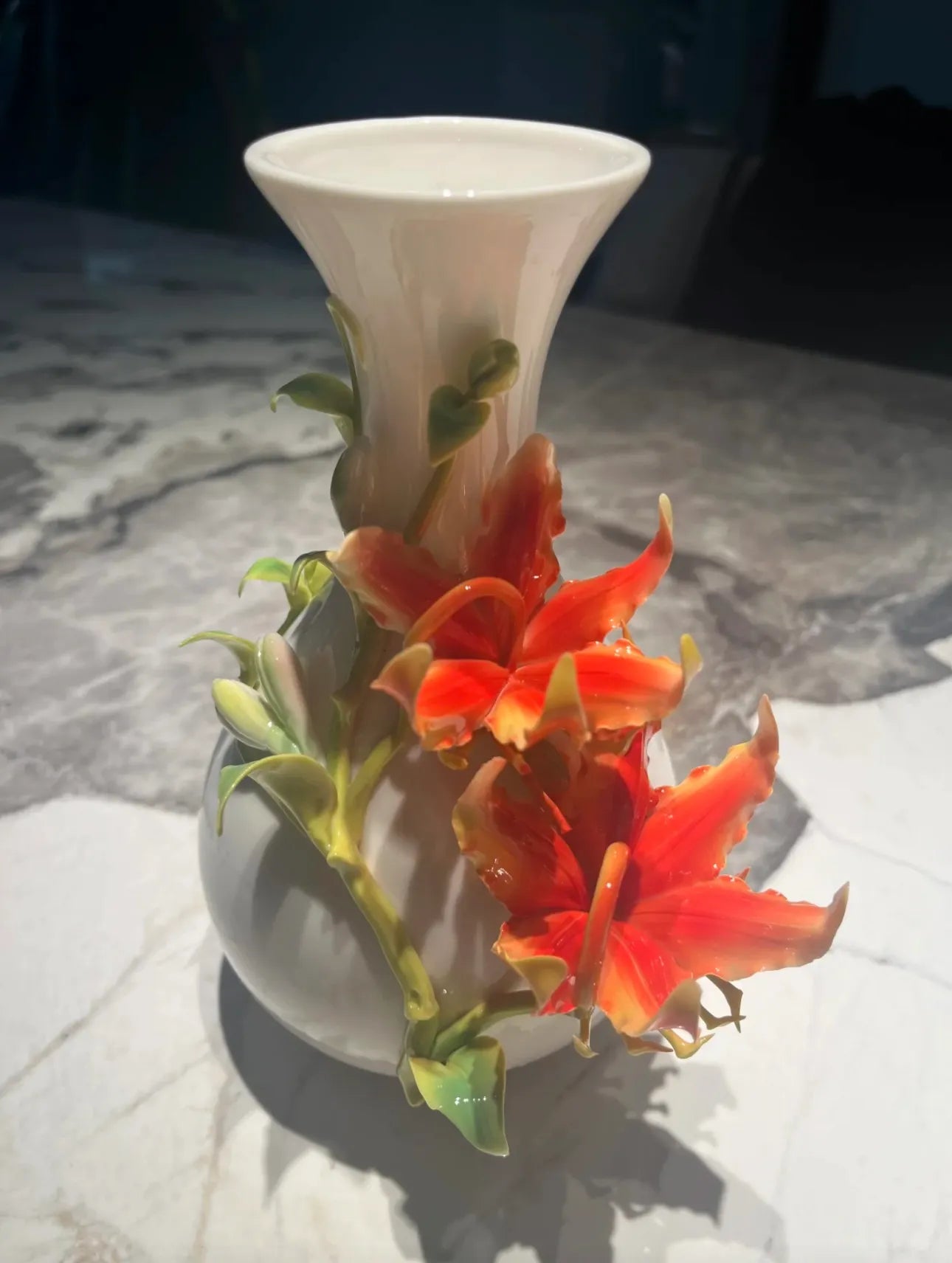 Luxury Ceramic Vase – Handcrafted Pottery Centerpiece for Living Room