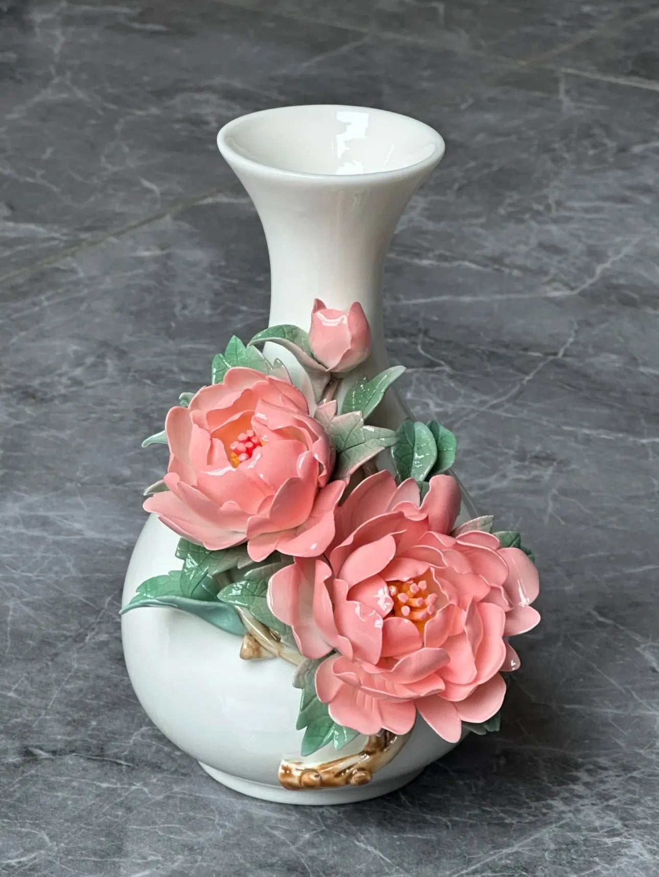 Luxury Ceramic Vase – Handmade Decorative Pottery for Stylish Living Rooms