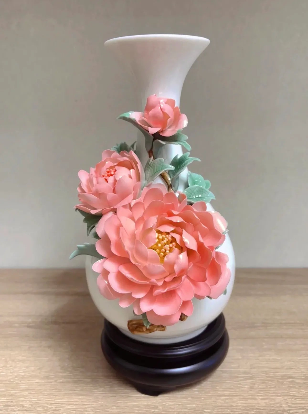 Luxury Ceramic Vase – Handmade Decorative Pottery for Stylish Living Rooms