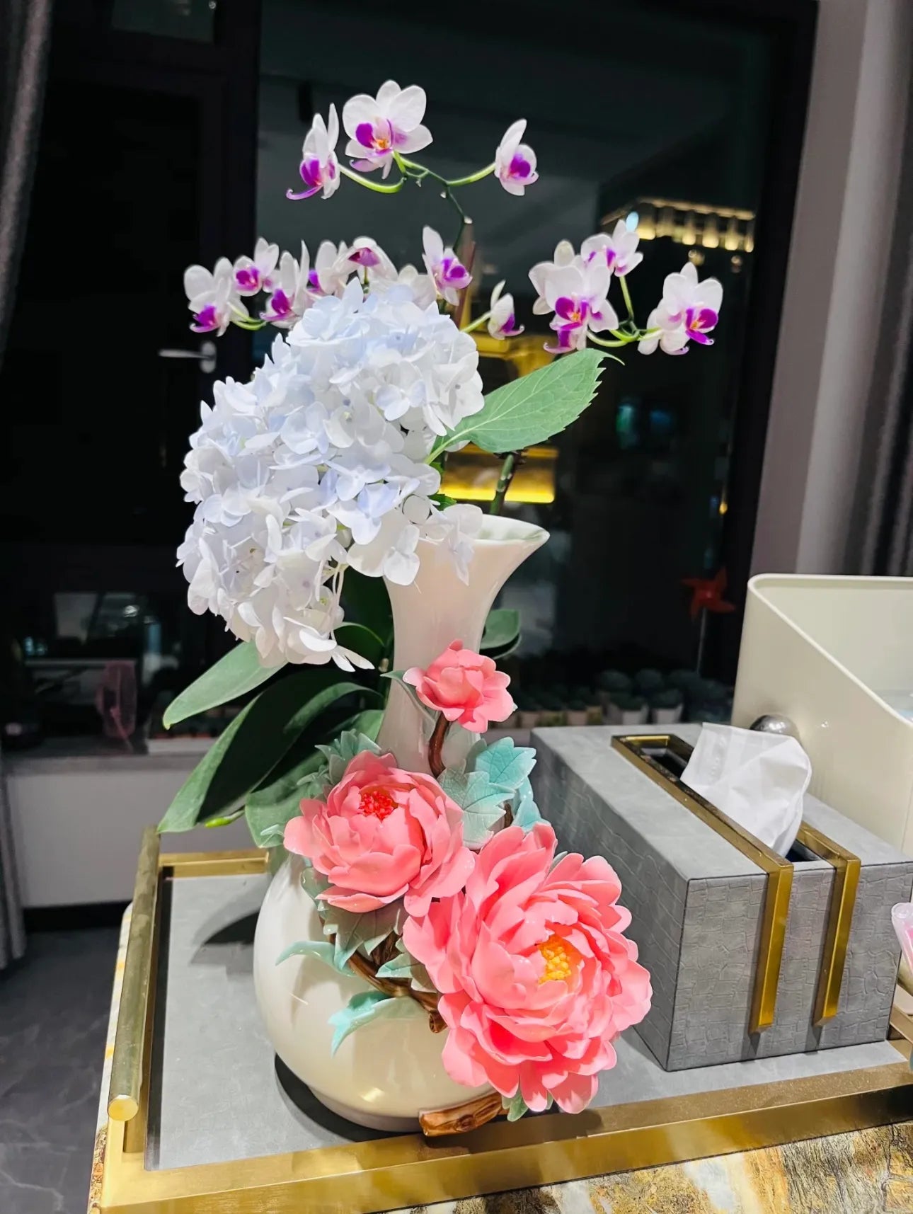 Luxury Ceramic Vase – Handmade Decorative Pottery for Stylish Living Rooms