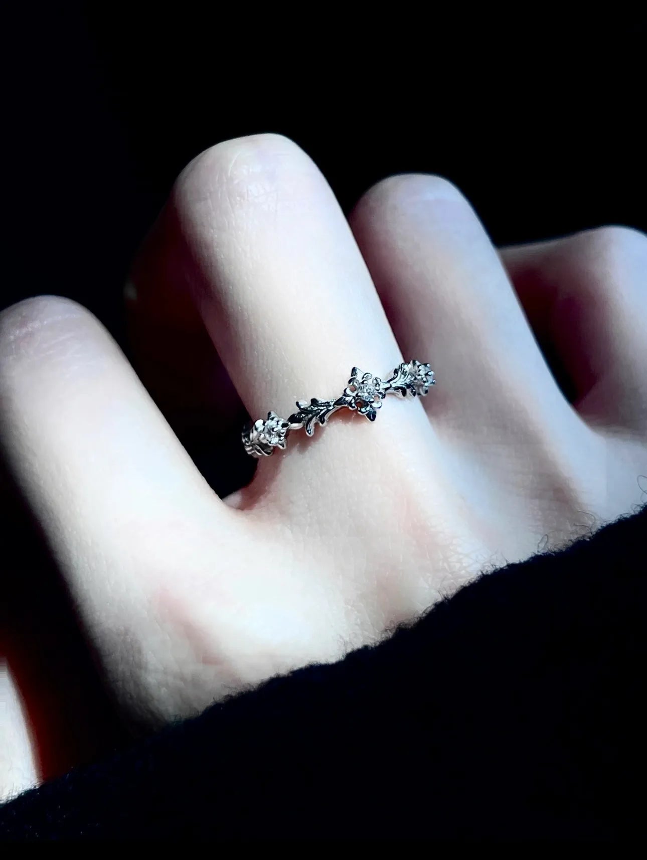 Snow Iris Flower Ring (opening can be adjusted)
