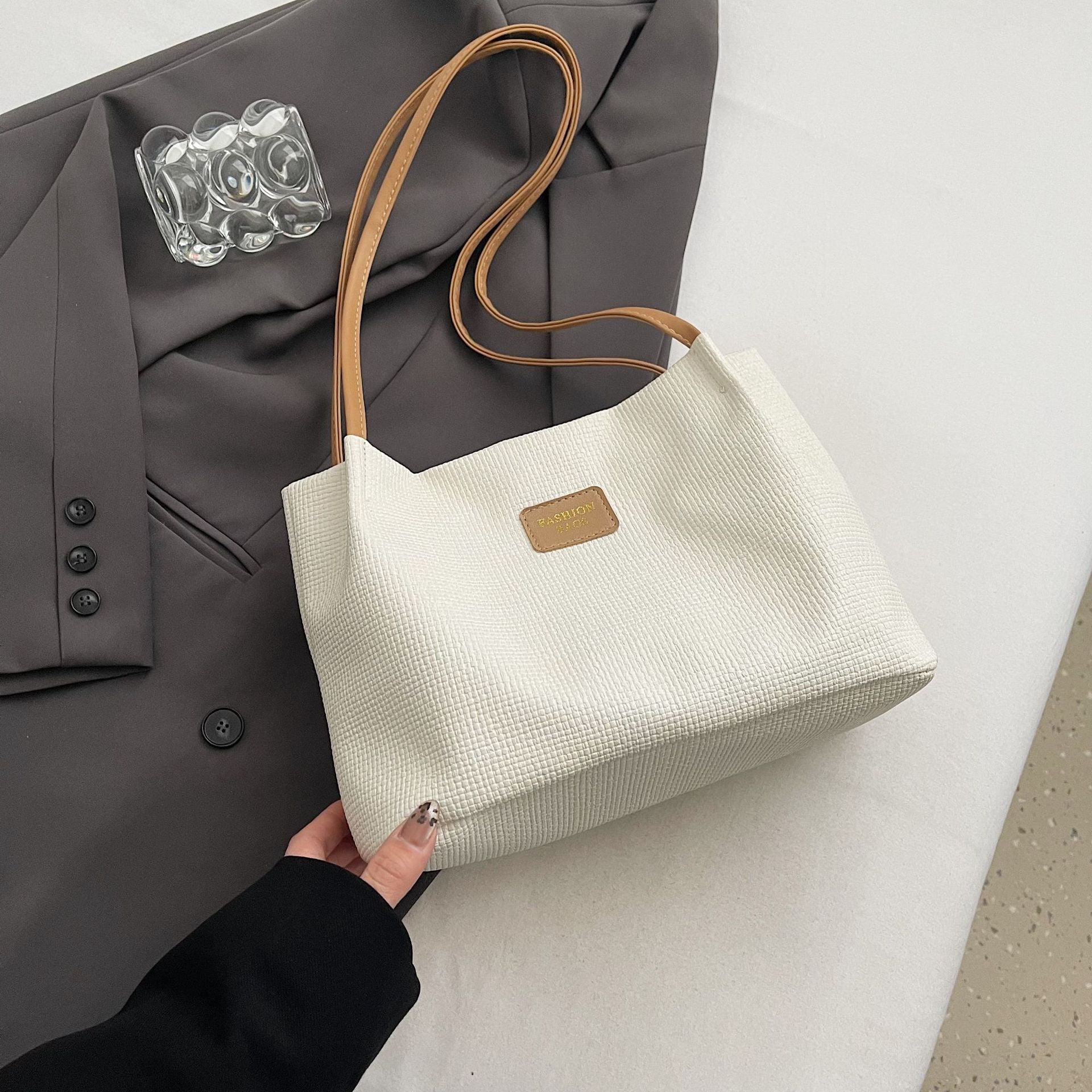 Beach Bags for Women, Casual Bag, Summer Straw Bag, Woven Straw Beach Tote Bag Shoulder Handbags with Smiling Starfish Pendant