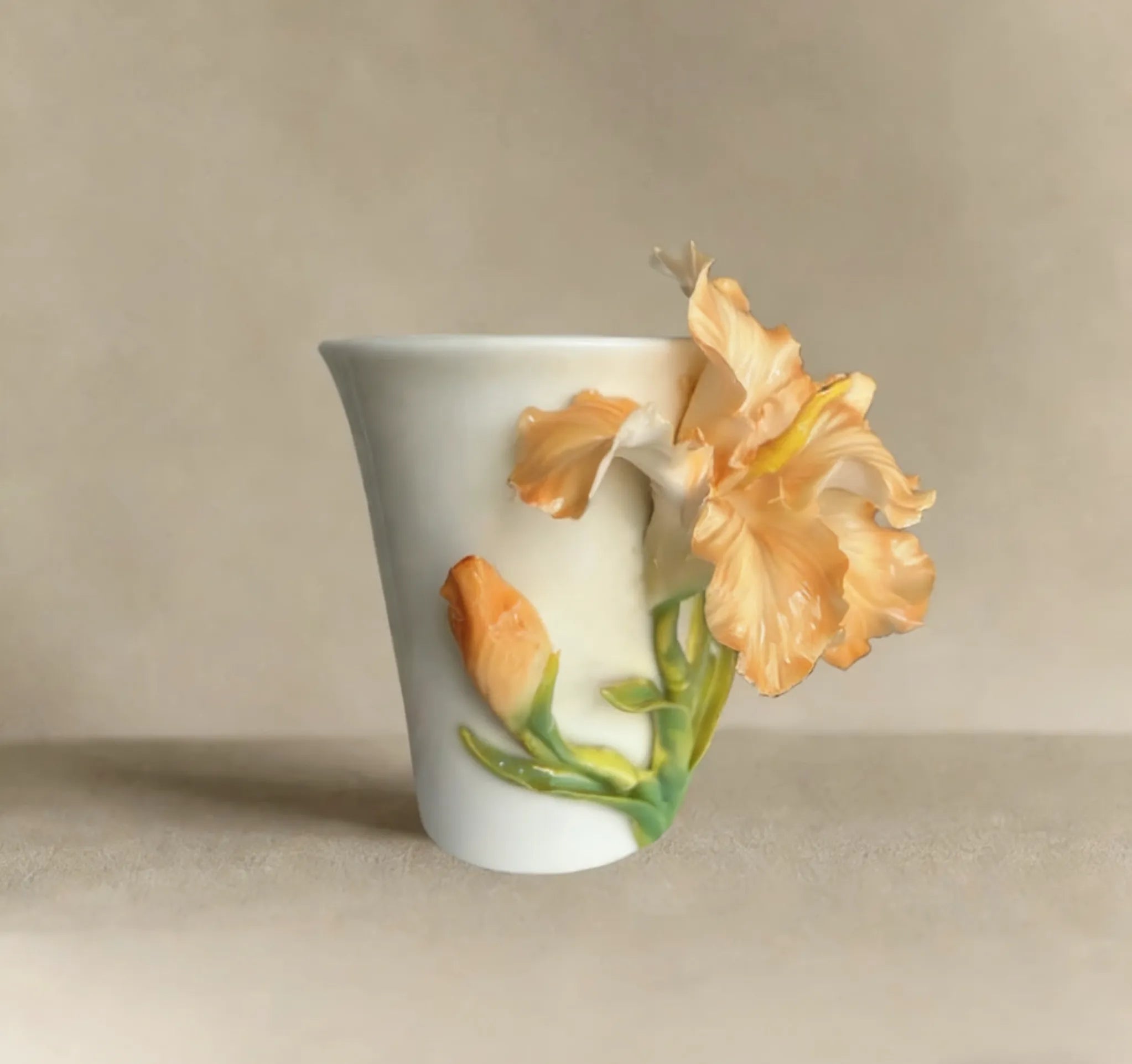 Handcrafted Ceramic Iris Mug｜Cream Glaze｜Floral Coffee Cup