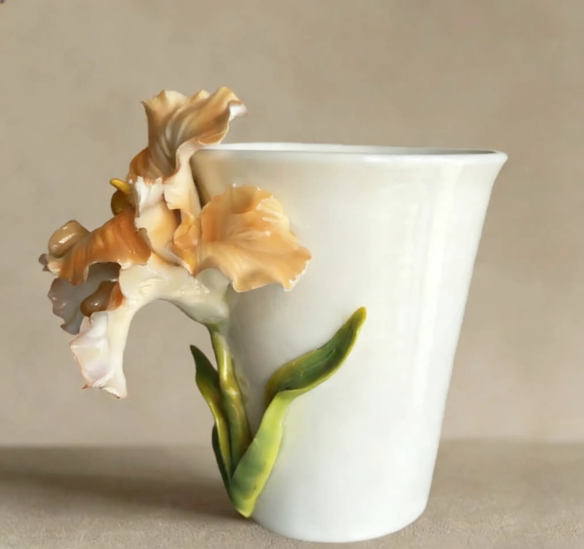 Handcrafted Ceramic Iris Mug｜Cream Glaze｜Floral Coffee Cup