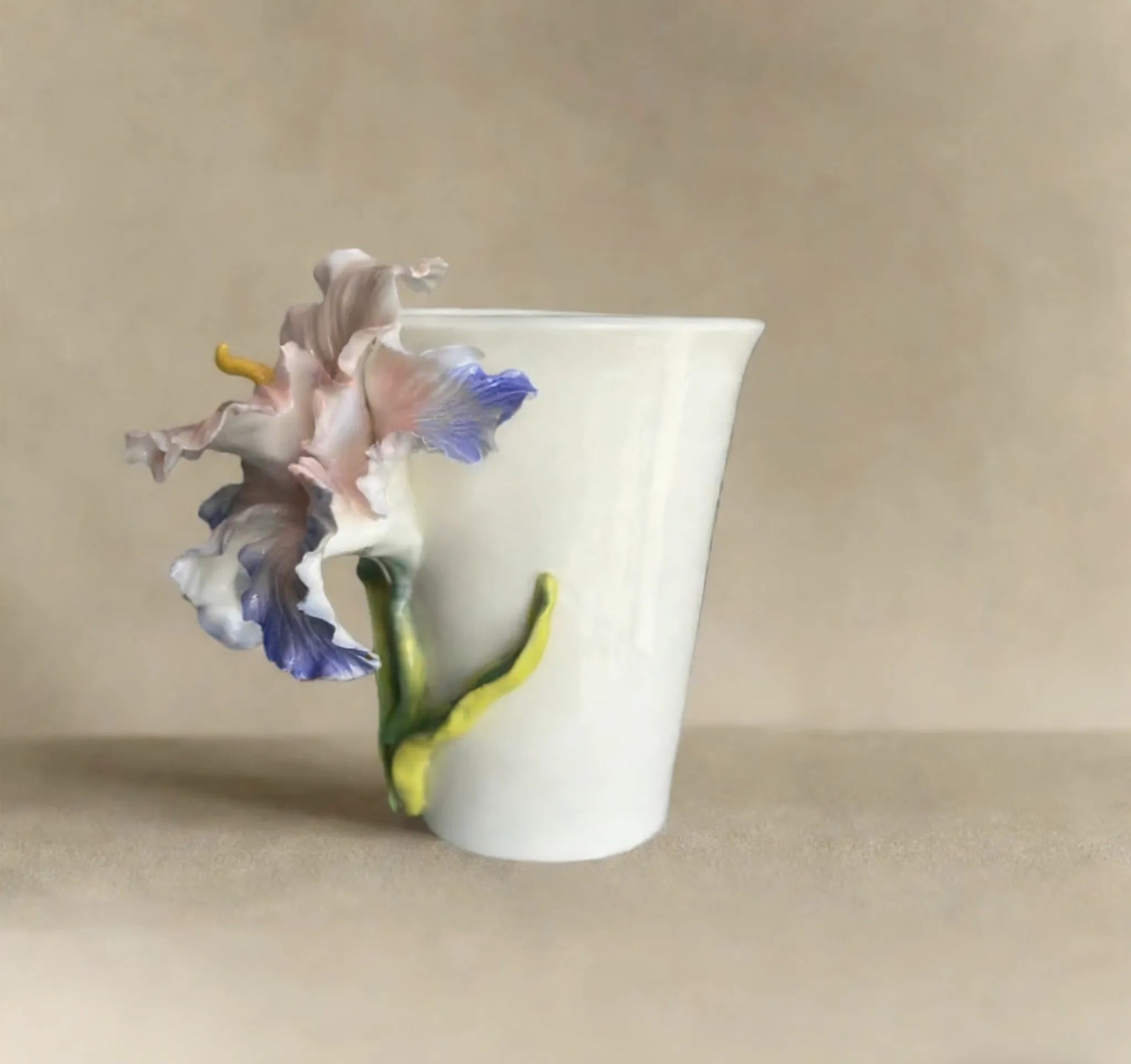 Handcrafted Ceramic Iris Mug｜Cream Glaze｜Floral Coffee Cup