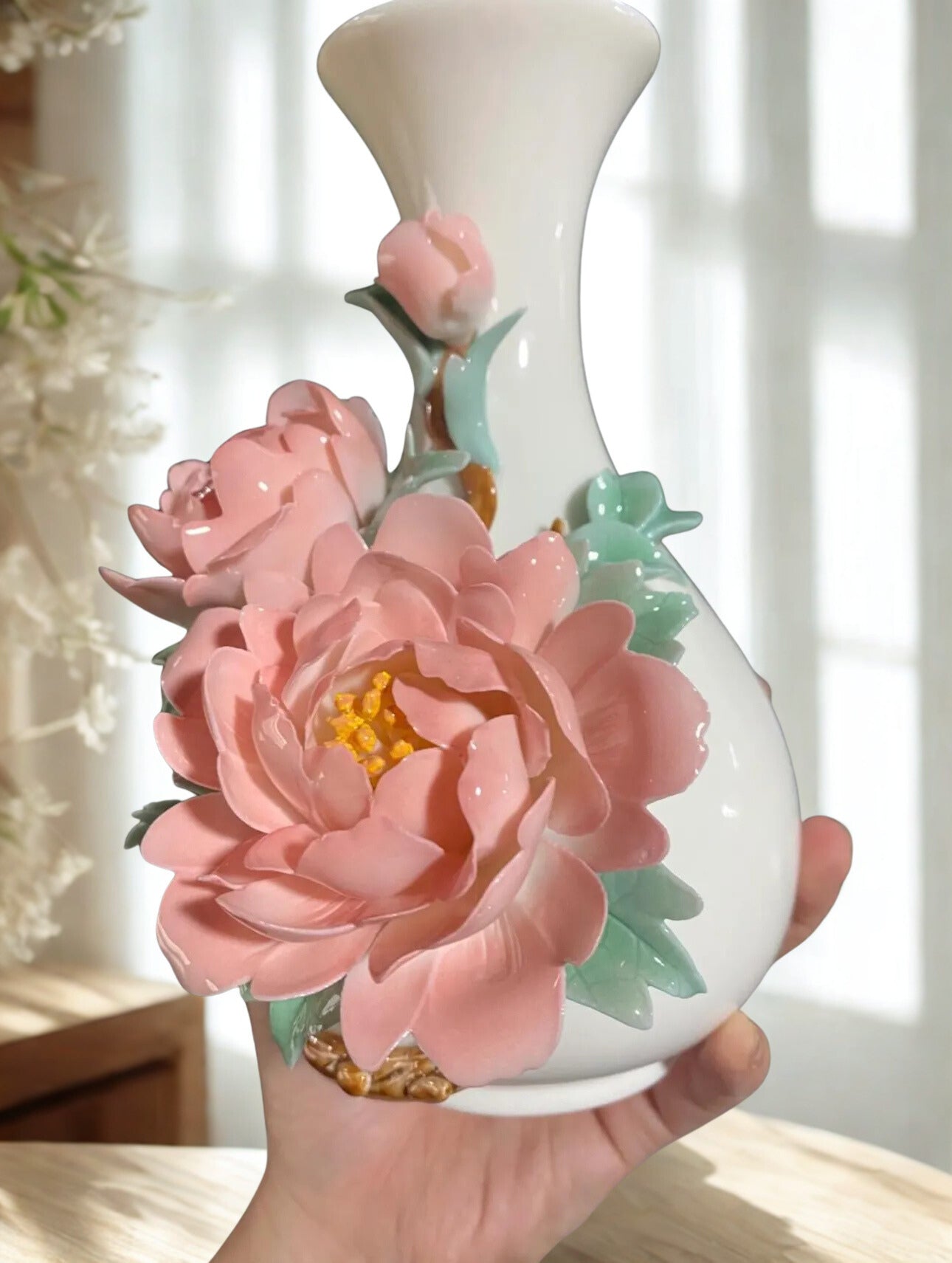 Luxury Ceramic Vase – Handmade Decorative Pottery for Stylish Living Rooms