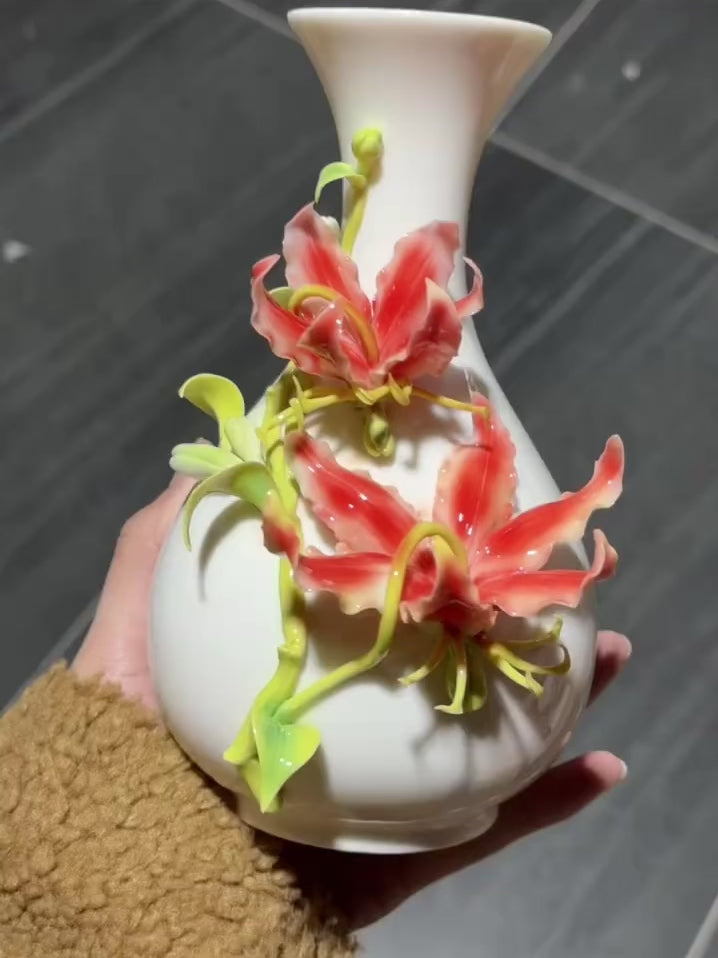 Luxury Ceramic Vase – Handcrafted Pottery Centerpiece for Living Room